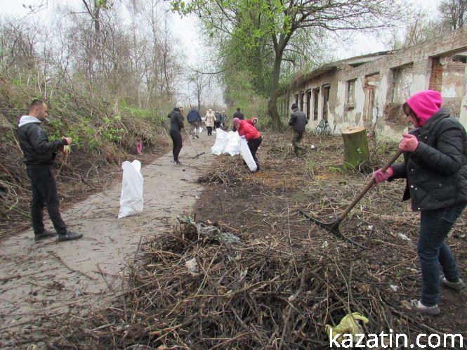 Новини Козятина - фото з "Чиста" субота: наводили лад і в місті, і на річці "Чиста" субота: наводили лад і в місті, і на річці, фото №7 на сайті 20minut.ua
