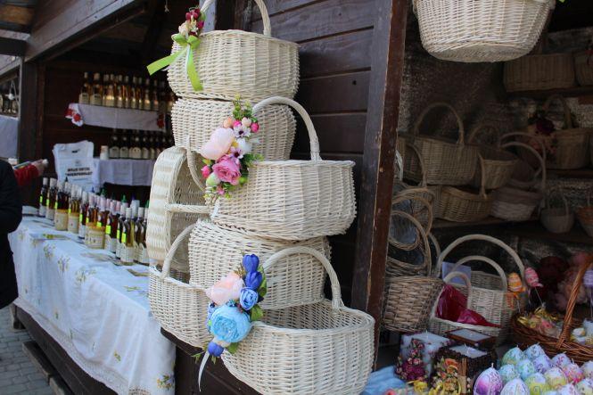 Новини Тернополя - фото з Великодній ярмарок на Театралці: тернополяни обирають кошики на Пасху Великодній ярмарок на Театралці: тернополяни обирають кошики на Пасху, фото №1 на сайті 20minut.ua