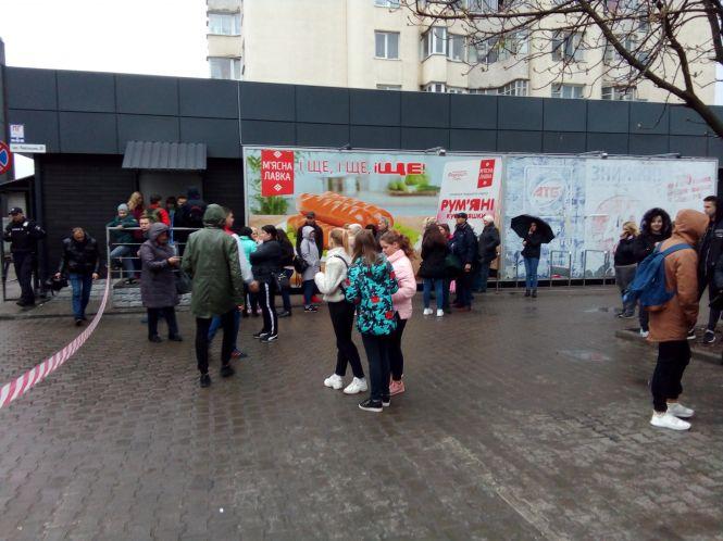 Новини Хмельницького - фото з У «Кварталі» знову шукали вибухівку У «Кварталі» знову шукали вибухівку, фото №3 на сайті vsim.ua