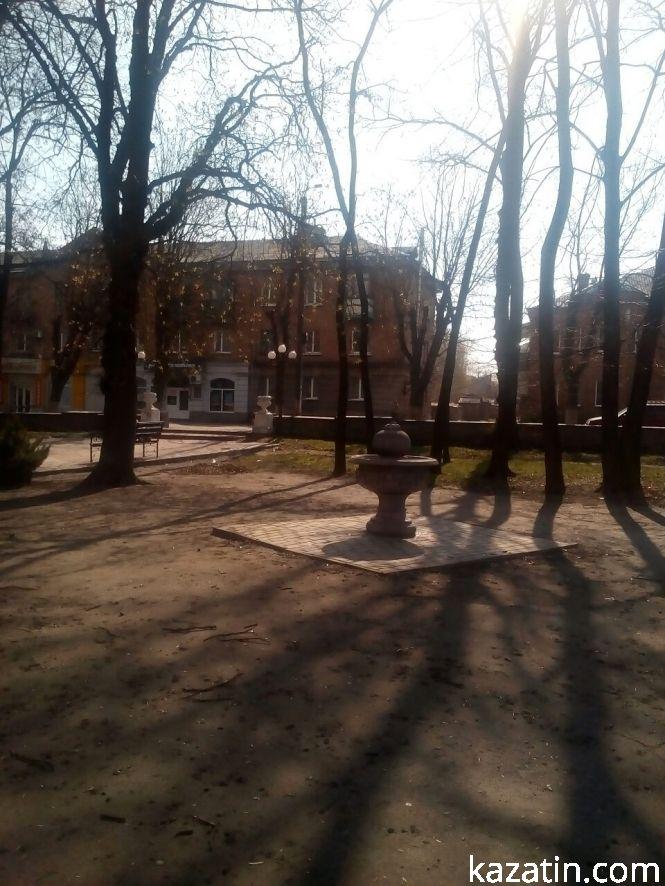 Новини Козятина - фото з Козятин сьогодні: на базарі людно, в парку — пусто Козятин сьогодні: на базарі людно, в парку — пусто, фото №1 на сайті 20minut.ua