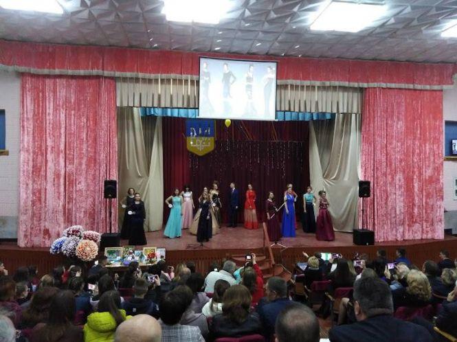 Новини Козятина - фото з «Суперстаршокласниця-2019»: перемогу виборола учениця Миколаївської школи Ольга Піркл «Суперстаршокласниця-2019»: перемогу виборола учениця Миколаївської школи Ольга Піркл, фото №3 на сайті 20minut.ua