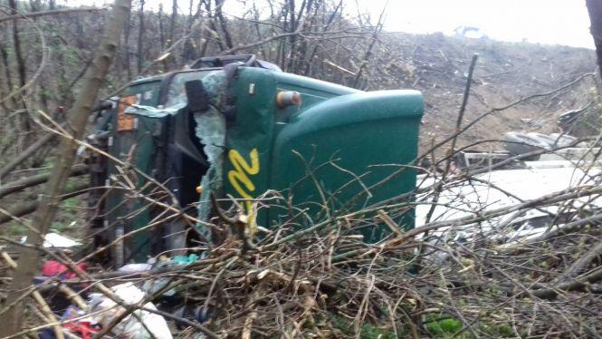 Новини Вінниці - фото з На Немирівщині перекинулась автоцистерна з соляркою.Стався витік пального На Немирівщині перекинулась автоцистерна з соляркою.Стався витік пального, фото №1 на сайті 20minut.ua