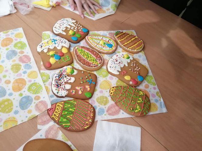 Ліцеїсти готували солодощі для дітей з Донеччини, фото №3 на сайті 20minut.ua