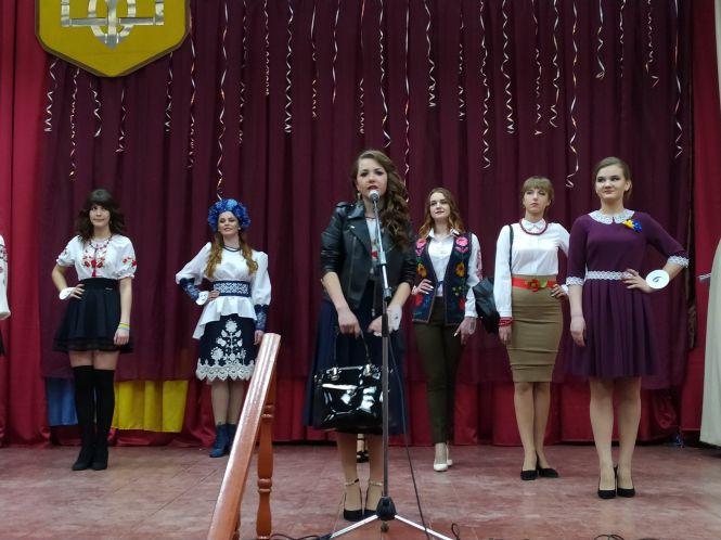 Новини Козятина - фото з «Суперстаршокласниця-2019»: перемогу виборола учениця Миколаївської школи Ольга Піркл «Суперстаршокласниця-2019»: перемогу виборола учениця Миколаївської школи Ольга Піркл, фото №10 на сайті 20minut.ua