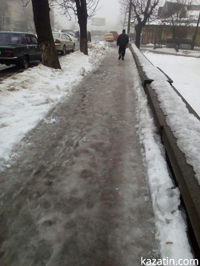 Козятин 1 лютого: рожевий сніг та лід під ногами, фото №1 на сайті 20minut.ua