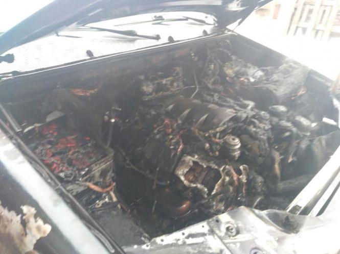 На Київській палав автомобіль. Зайнявся мотор, фото №1 на сайті 20minut.ua