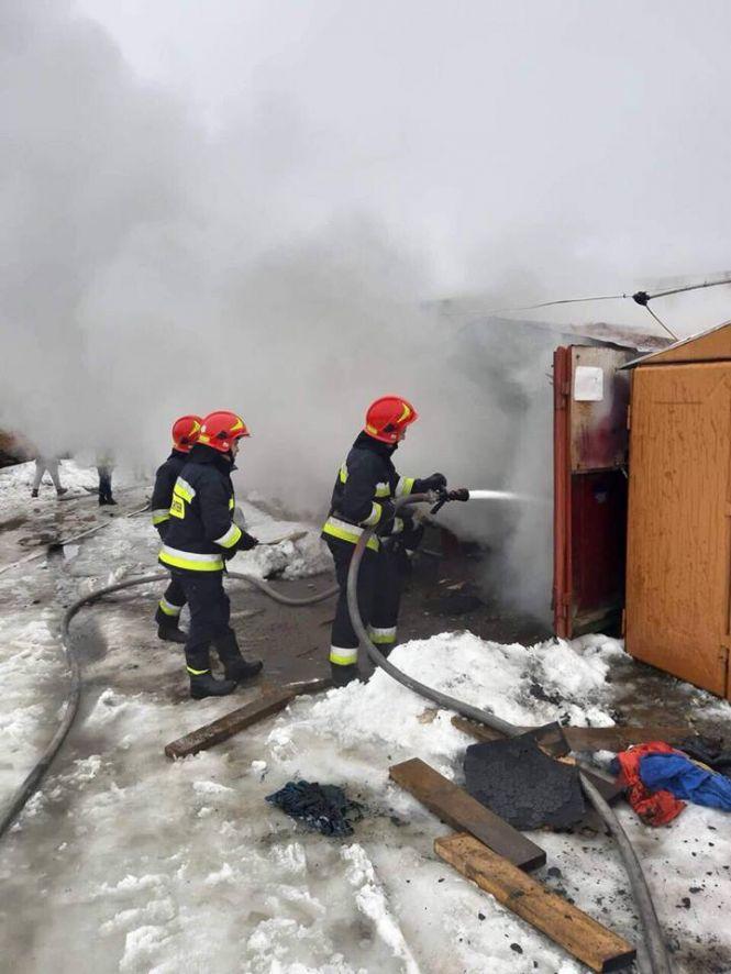 Вибух у Зарванцях. 10 бійців ДСНС приборкували пожежу в гаражі, фото №3 на сайті 20minut.ua