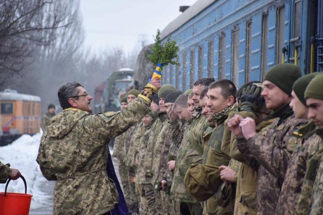 Новини Вінниці - фото з До Гайсина із зони бойових дій повернулися бійці 59-ї мотопіхотної бригади До Гайсина із зони бойових дій повернулися бійці 59-ї мотопіхотної бригади, фото №11 на сайті 20minut.ua