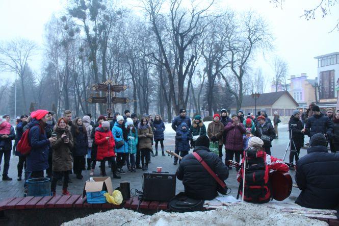 Новини Вінниці - фото з Концерт біля Вежі на честь Кузьми: «Чувак був веселим, йому б це сподобалося» Концерт біля Вежі на честь Кузьми: «Чувак був веселим, йому б це сподобалося», фото №1 на сайті 20minut.ua