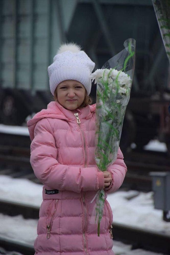 Новини Вінниці - фото з До Гайсина із зони бойових дій повернулися бійці 59-ї мотопіхотної бригади До Гайсина із зони бойових дій повернулися бійці 59-ї мотопіхотної бригади, фото №6 на сайті 20minut.ua