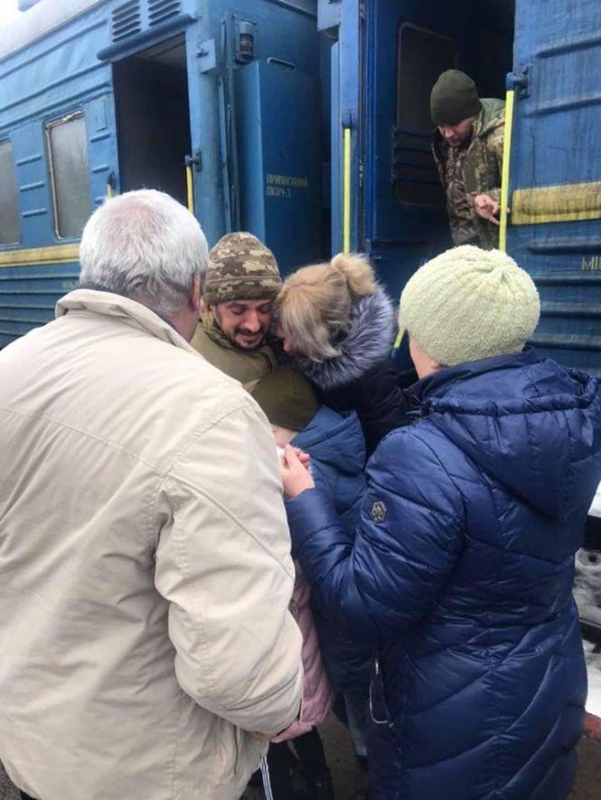 Новини Вінниці - фото з До Гайсина із зони бойових дій повернулися бійці 59-ї мотопіхотної бригади До Гайсина із зони бойових дій повернулися бійці 59-ї мотопіхотної бригади, фото №10 на сайті 20minut.ua