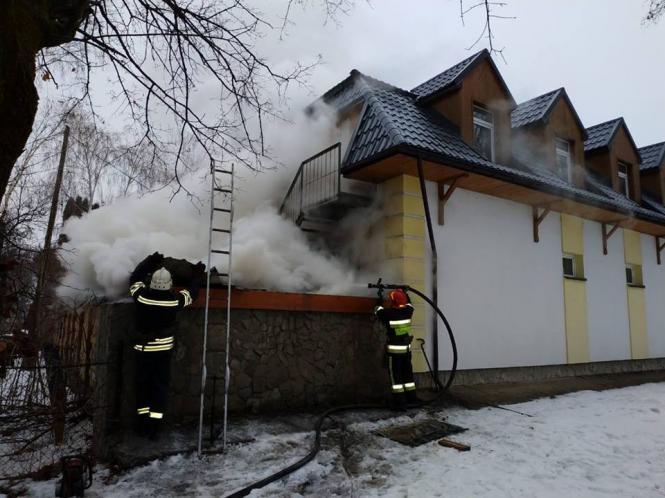Новини Кам'янця-Подільського - фото з Горіли допоміжні споруди на території Санктуарія Пресвятого серця Ісуса Христа Горіли допоміжні споруди на території Санктуарія Пресвятого серця Ісуса Христа, фото №3 на сайті 20minut.ua