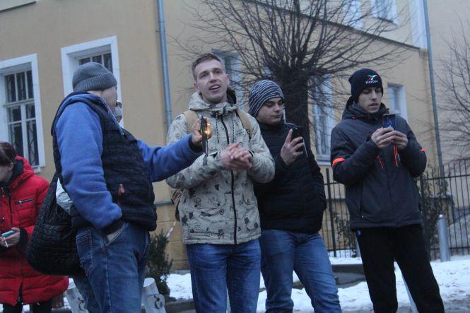 Новини Вінниці - фото з Концерт біля Вежі на честь Кузьми: «Чувак був веселим, йому б це сподобалося» Концерт біля Вежі на честь Кузьми: «Чувак був веселим, йому б це сподобалося», фото №3 на сайті 20minut.ua