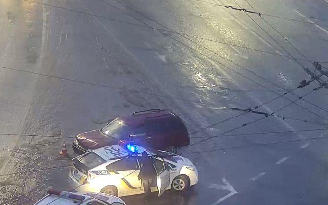 Новини Тернополя - фото з У ДТП біля Надставної церкви зіткнулося три авто У ДТП біля Надставної церкви зіткнулося три авто, фото №2 на сайті 20minut.ua