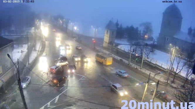 Новини Тернополя - фото з У ДТП біля Надставної церкви зіткнулося три авто У ДТП біля Надставної церкви зіткнулося три авто, фото №1 на сайті 20minut.ua