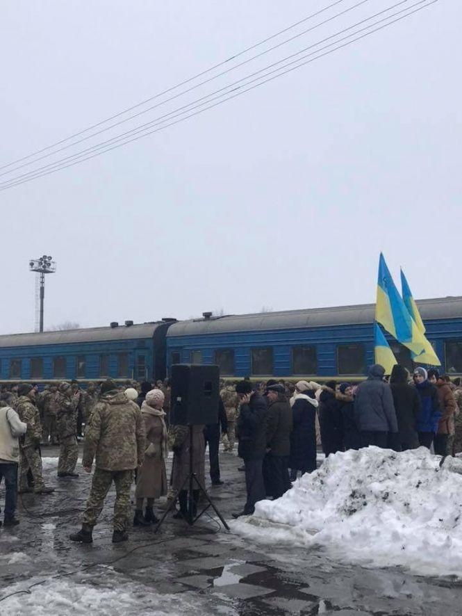 Новини Вінниці - фото з До Гайсина із зони бойових дій повернулися бійці 59-ї мотопіхотної бригади До Гайсина із зони бойових дій повернулися бійці 59-ї мотопіхотної бригади, фото №1 на сайті 20minut.ua