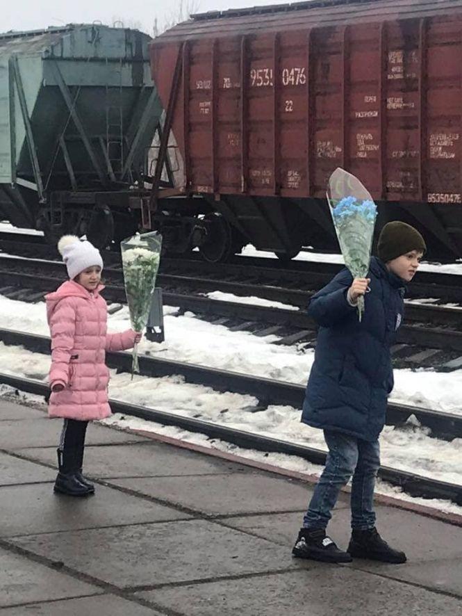Новини Вінниці - фото з До Гайсина із зони бойових дій повернулися бійці 59-ї мотопіхотної бригади До Гайсина із зони бойових дій повернулися бійці 59-ї мотопіхотної бригади, фото №4 на сайті 20minut.ua