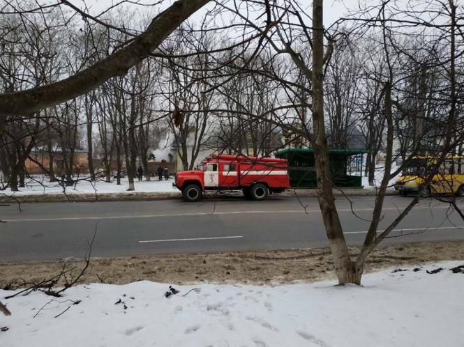 Новини Кам'янця-Подільського - фото з Горіли допоміжні споруди на території Санктуарія Пресвятого серця Ісуса Христа Горіли допоміжні споруди на території Санктуарія Пресвятого серця Ісуса Христа, фото №1 на сайті 20minut.ua