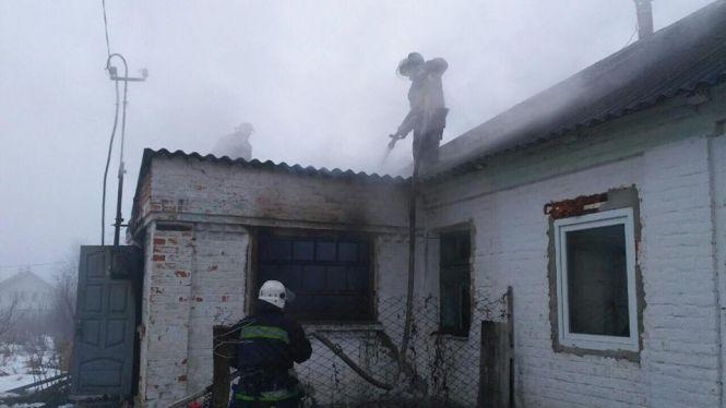 Новини Вінниці - фото з Дві пожежні машини гасили будинок на Вінницьких Хуторах (ФОТО з місця) Дві пожежні машини гасили будинок на Вінницьких Хуторах (ФОТО з місця), фото №2 на сайті 20minut.ua