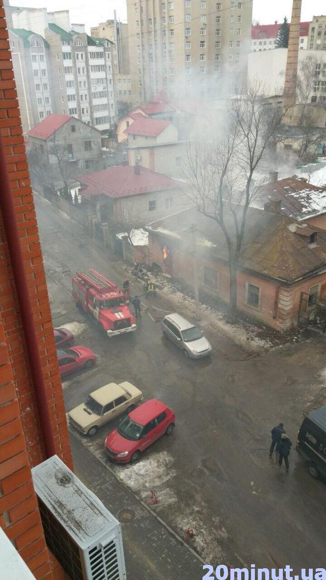 Новини Тернополя - фото з На Липовій горить закинутий будинок На Липовій горить закинутий будинок, фото №1 на сайті 20minut.ua