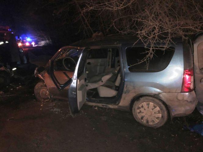 Новини Вінниці - фото з Смертельна ДТП: зіткнулись три авто. Двоє загиблих та троє поранених Смертельна ДТП: зіткнулись три авто. Двоє загиблих та троє поранених, фото №3 на сайті 20minut.ua