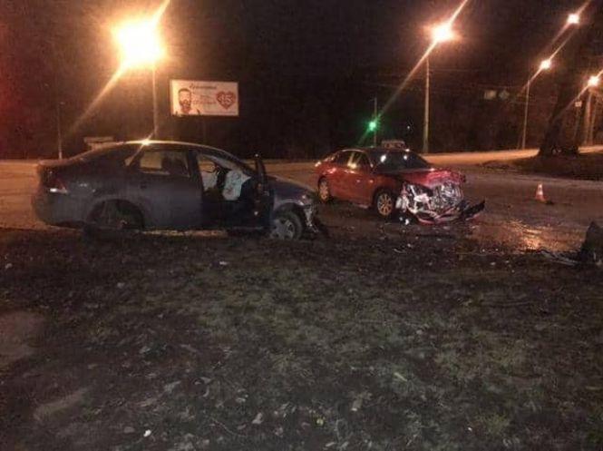 Новини Хмельницького - фото з Нічна ДТП у Хмельницькому: два розтрощені вщент авто та один постраждалий Нічна ДТП у Хмельницькому: два розтрощені вщент авто та один постраждалий, фото №4 на сайті vsim.ua
