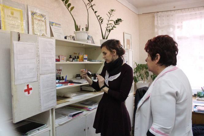 Новини Тернополя - фото з Протерміновані ліки, бруд та хабар журналістам: як працюють медсестри у школах та садках. Ексклюзив "20 хвилин" Протерміновані ліки, бруд та хабар журналістам: як працюють медсестри у школах та садках. Ексклюзив "20 хвилин", фото №12 на сайті 20minut.ua