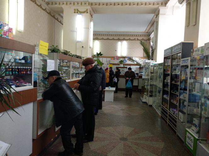 Новини Тернополя - фото з «Ця аптека має бути». У Тернополі хочуть закрити історичну аптеку №78, люди проти «Ця аптека має бути». У Тернополі хочуть закрити історичну аптеку №78, люди проти, фото №2 на сайті 20minut.ua