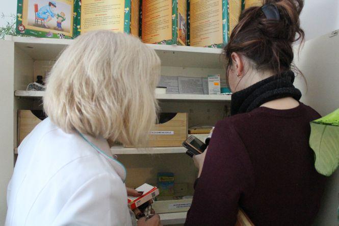 Новини Тернополя - фото з Протерміновані ліки, бруд та хабар журналістам: як працюють медсестри у школах та садках. Ексклюзив "20 хвилин" Протерміновані ліки, бруд та хабар журналістам: як працюють медсестри у школах та садках. Ексклюзив "20 хвилин", фото №8 на сайті 20minut.ua
