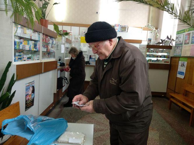 Новини Тернополя - фото з «Ця аптека має бути». У Тернополі хочуть закрити історичну аптеку №78, люди проти «Ця аптека має бути». У Тернополі хочуть закрити історичну аптеку №78, люди проти, фото №3 на сайті 20minut.ua