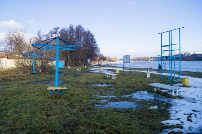 Новини Вінниці - фото з «Маєтки» з пірсами, приватні копанки та березовий гай. Набережна від Київського мосту до кінця П’ятничан «Маєтки» з пірсами, приватні копанки та березовий гай. Набережна від Київського мосту до кінця П’ятничан, фото №5 на сайті 20minut.ua