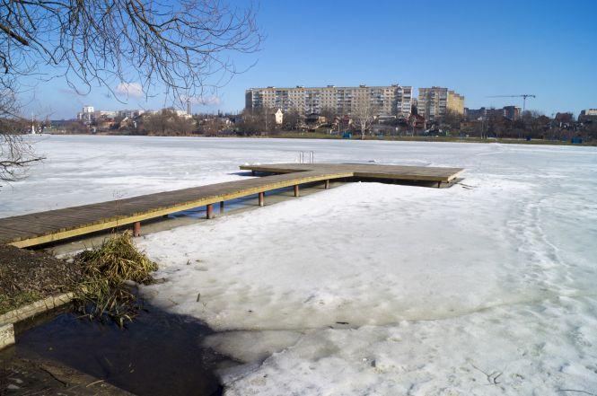 Новини Вінниці - фото з «Маєтки» з пірсами, приватні копанки та березовий гай. Набережна від Київського мосту до кінця П’ятничан «Маєтки» з пірсами, приватні копанки та березовий гай. Набережна від Київського мосту до кінця П’ятничан, фото №9 на сайті 20minut.ua
