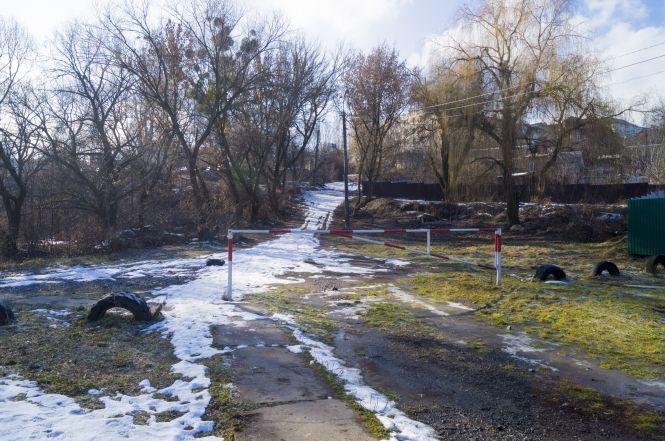 Новини Вінниці - фото з «Маєтки» з пірсами, приватні копанки та березовий гай. Набережна від Київського мосту до кінця П’ятничан «Маєтки» з пірсами, приватні копанки та березовий гай. Набережна від Київського мосту до кінця П’ятничан, фото №4 на сайті 20minut.ua