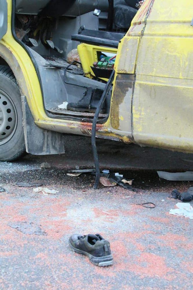 Новини Вінниці - фото з Смертельна аварія на Барському: троє загиблих та є постраждалі (ОНОВЛЕНО) Смертельна аварія на Барському: троє загиблих та є постраждалі (ОНОВЛЕНО), фото №6 на сайті 20minut.ua