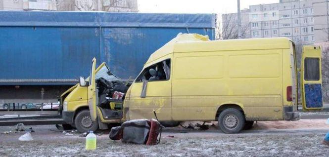 Новини Вінниці - фото з Смертельна аварія на Барському: троє загиблих та є постраждалі (ОНОВЛЕНО) Смертельна аварія на Барському: троє загиблих та є постраждалі (ОНОВЛЕНО), фото №8 на сайті 20minut.ua