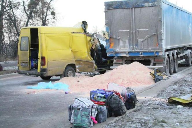 Новини Вінниці - фото з Смертельна аварія на Барському: троє загиблих та є постраждалі (ОНОВЛЕНО) Смертельна аварія на Барському: троє загиблих та є постраждалі (ОНОВЛЕНО), фото №14 на сайті 20minut.ua