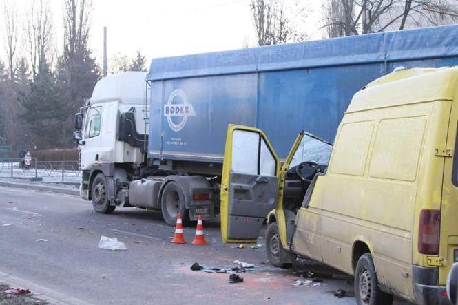 Новини Вінниці - фото з Смертельна аварія на Барському: троє загиблих та є постраждалі (ОНОВЛЕНО) Смертельна аварія на Барському: троє загиблих та є постраждалі (ОНОВЛЕНО), фото №9 на сайті 20minut.ua
