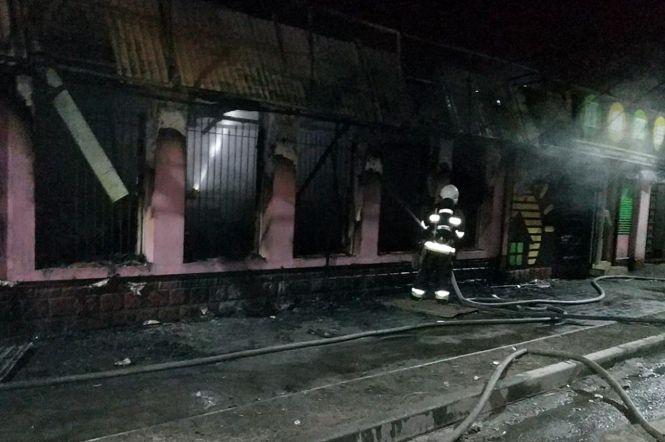 Новини Хмельницького - фото з 11 рятівників на 3 машинах гасили пожежу у Кам'янці 11 рятівників на 3 машинах гасили пожежу у Кам'янці, фото №2 на сайті vsim.ua