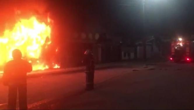 Новини Кам'янця-Подільського - фото з Нічний підпал Нічний підпал "Національної лотереї" у Кам’янці-Подільському (ФОТО+ВІДЕО), фото №1 на сайті 20minut.ua