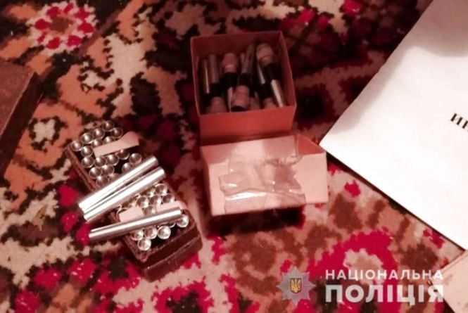 Козятинчанин зберігав у дома боєприпаси та наркотики, фото №1 на сайті 20minut.ua
