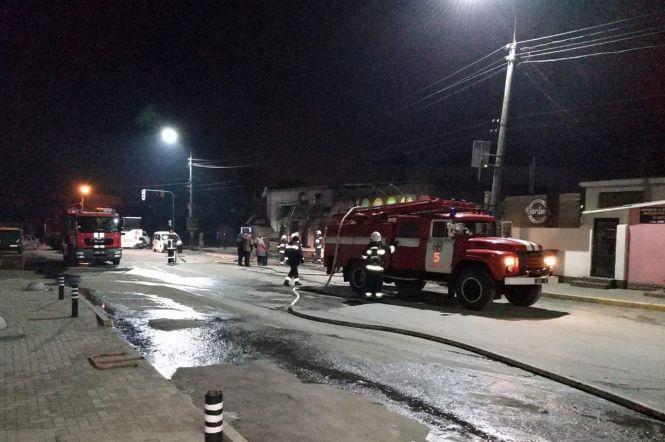 Новини Хмельницького - фото з 11 рятівників на 3 машинах гасили пожежу у Кам'янці 11 рятівників на 3 машинах гасили пожежу у Кам'янці, фото №1 на сайті vsim.ua