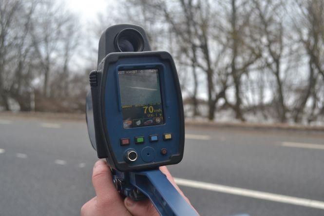 «TruCam» у дії: патрульні показали, як вимірюють швидкість авто (ФОТО, ВІДЕО), фото №4 на сайті vsim.ua