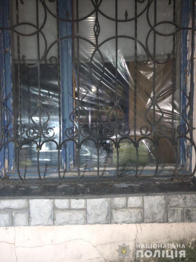 Шкідлива звичка: на Хмельниччині юнак викрав із магазину 7 блоків сигарет, фото №1 на сайті vsim.ua