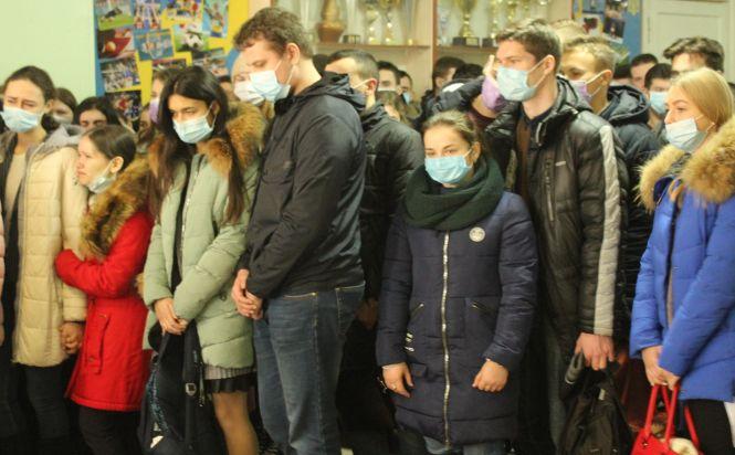 Новини Вінниці - фото з Був двічі щеплений від кору, але це не допомогло.  У Вінниці попрощалися зі студентом-медиком Був двічі щеплений від кору, але це не допомогло.  У Вінниці попрощалися зі студентом-медиком, фото №5 на сайті 20minut.ua