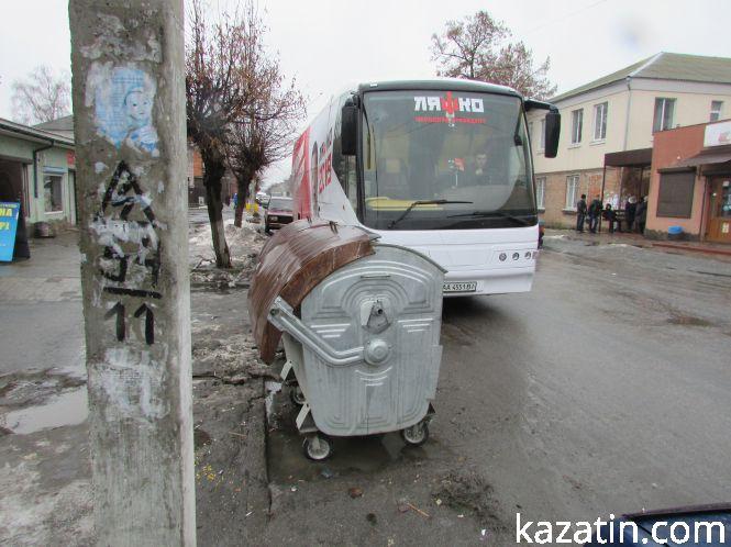 Новини Козятина - фото з Нищівна вирубка зелених насаджень в Козятині на фоні суцільного потопу Нищівна вирубка зелених насаджень в Козятині на фоні суцільного потопу, фото №5 на сайті 20minut.ua