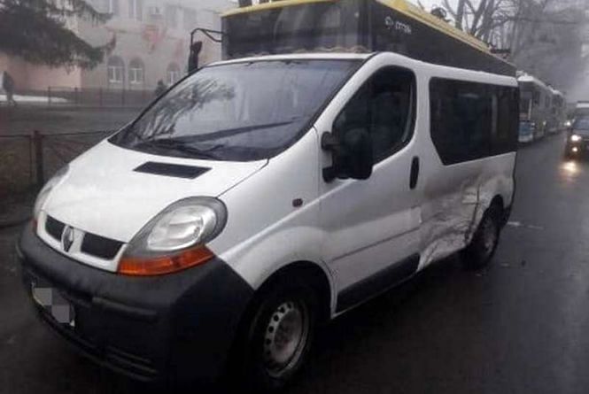 Новини Хмельницького - фото з Потрійні аварії та смерть велосипедиста: хроніка ДТП у Хмельницькому Потрійні аварії та смерть велосипедиста: хроніка ДТП у Хмельницькому, фото №1 на сайті vsim.ua