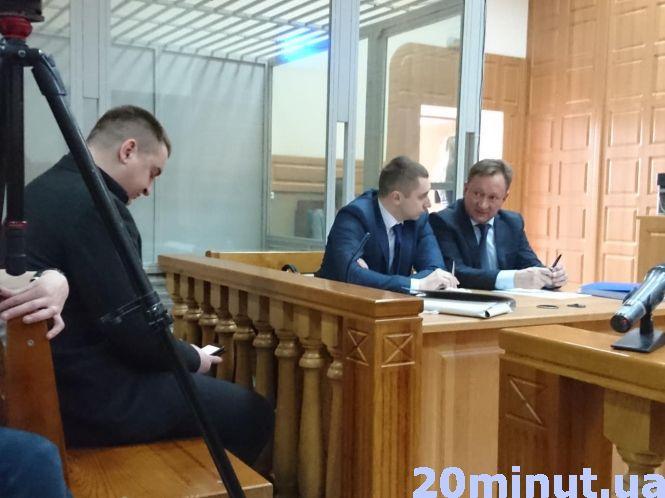 Суд у справі вбитого Віталія Гнатишина перенесли через технічні причини. Батьки вважають, що це домовлено, фото №2 на сайті 20minut.ua