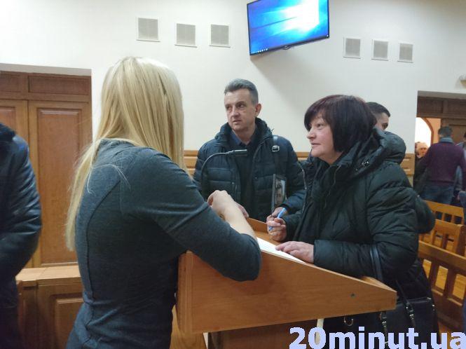 Суд у справі вбитого Віталія Гнатишина перенесли через технічні причини. Батьки вважають, що це домовлено, фото №3 на сайті 20minut.ua