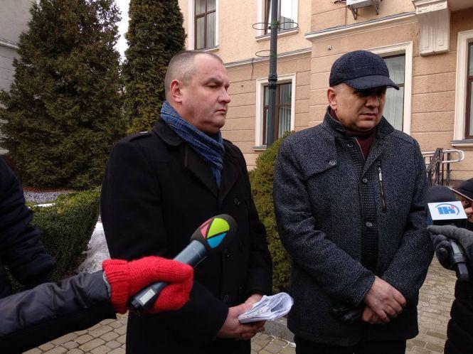 Новини Тернополя - фото з Працівники і відвідувачі аптеки № 78 зібрались під міськрадою. Що каже влада? Працівники і відвідувачі аптеки № 78 зібрались під міськрадою. Що каже влада?, фото №2 на сайті 20minut.ua