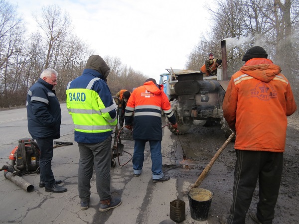 Новини Кам'янця-Подільського - фото з Щодня дорожники ліквідовують по 400 квадратних метрів аварійної ямковості Щодня дорожники ліквідовують по 400 квадратних метрів аварійної ямковості, фото №2 на сайті 20minut.ua
